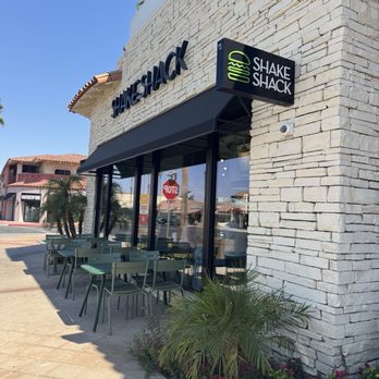 Shake Shack - El Paseo - Shake Shack on El Paseo at Palm Desert: - Burgers Near Me - Palm Desert, California Shake Shack - El Paseo - Shake Shack on El Paseo at Palm Desert: - Burgers Near Me - Palm Desert, California