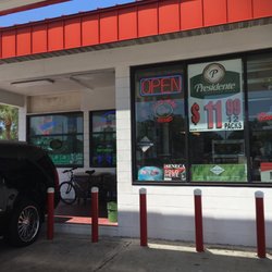 Elias Deli & Produce Market - Front entrance