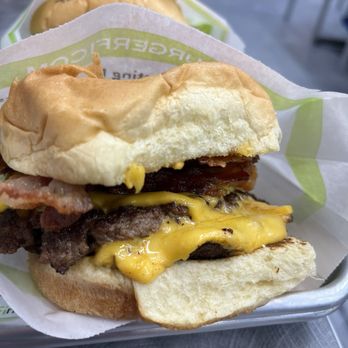 BurgerFi - Bacon Cheeseburger - Burgers Near Me - Altamonte Springs, Florida