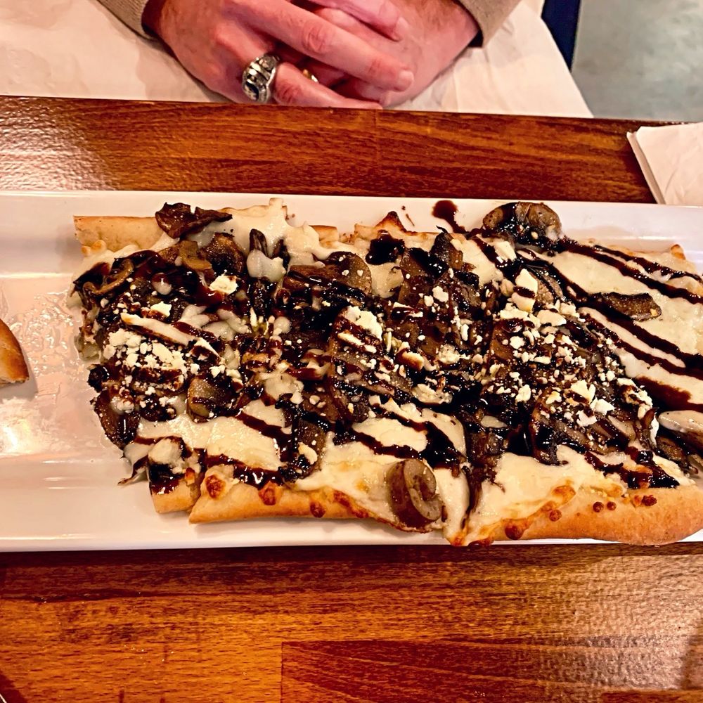 Mushroom flatbread with balsamic glaze - delicious!