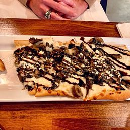 Mushroom flatbread with balsamic glaze - delicious!