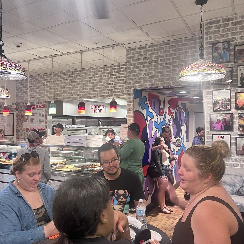 Joe's Pizza - Counter - Pizza Near Me - Miami, Florida