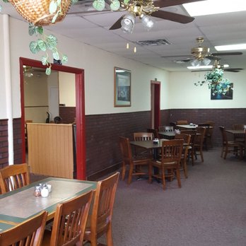 Villa Italiana - The larger back dining room with booths and tables. - Italian Near Me - Midlothian, Texas Villa Italiana - The larger back dining room with booths and tables. - Italian Near Me - Midlothian, Texas