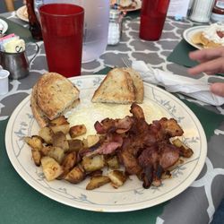 Lafayette Motel & Restaurant - Big breakfast
