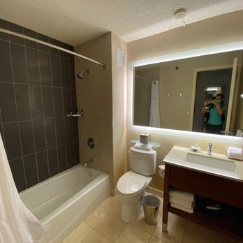 Hyatt Regency Chicago - Bathroom - Hotels Near Me - Chicago, Illinois Hyatt Regency Chicago - Bathroom - Hotels Near Me - Chicago, Illinois