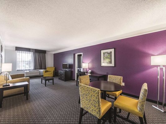 La Quinta Inn & Suites by Wyndham San Antonio Downtown by null