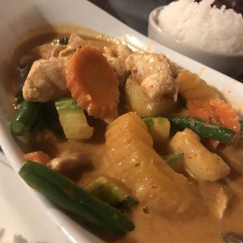 Racha Thai - Spicy curry - Thai Near Me - Worcester, Massachusetts