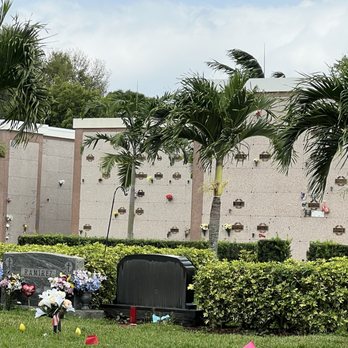 Fred Hunter's Funeral Homes - Funeral Services & Cemeteries Near Me - Hollywood, Florida Fred Hunter's Funeral Homes - Funeral Services & Cemeteries Near Me - Hollywood, Florida