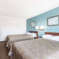 Super 8 by Wyndham Brookville - Standard Two Double Bed Room
