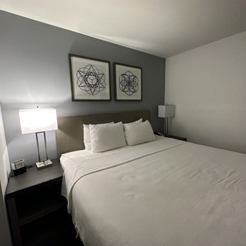 Hyatt House White Plains - Small handicap room. - Hotels Near Me - White Plains, New York