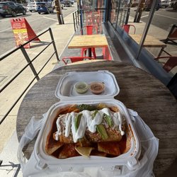 Los Amigos Mexican & American Grill - Burrito Mojado en Salsa Roja