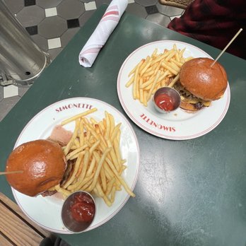 Simonette - Parisienne burgers and fries -- yum! - French Near Me - Culver City, California Simonette - Parisienne burgers and fries -- yum! - French Near Me - Culver City, California