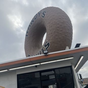 Randy's Donuts - Donuts Near Me - Inglewood, California