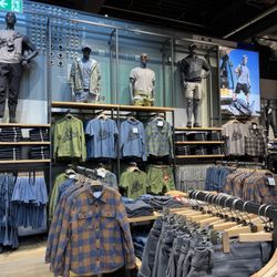 STRAUSS WORKWEARSTORE - Interior display