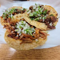 3 tacos, al pastor y de tripe