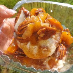 The Peach Cobbler Queen - Cinnamon Roll Peach Cobbler