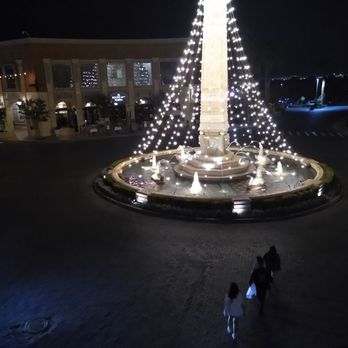 Echo & Rig - Fountain and roundabout - Steakhouses Near Me - Las Vegas, Nevada