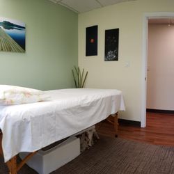 Healing Roots Acupuncture - Treatment room
