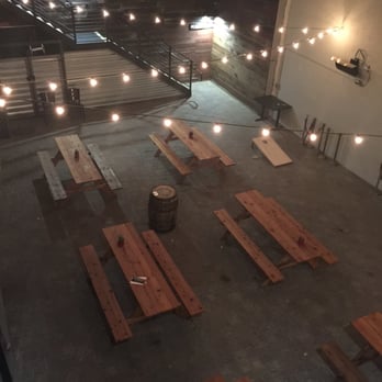 Mad Oak - Bars Near Me - Oakland, California