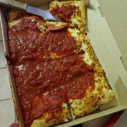 Pizza Hut - Detroit pepperoni pizza
