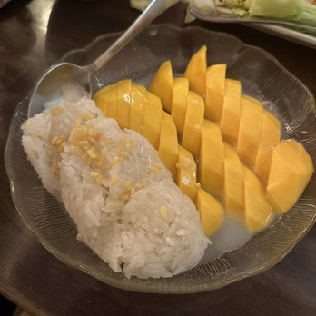 S T Noodle Bar - Mango Sticky Rice - Thai Near Me - Long Beach, California