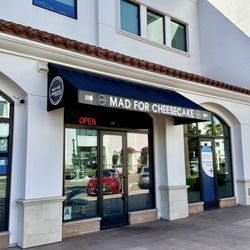 Mad for Cheesecake - Outside