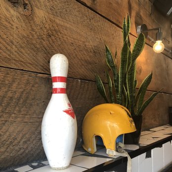Fugazzi Pizza - Decor - Pizza Near Me - Montreal, Quebec Fugazzi Pizza - Decor - Pizza Near Me - Montreal, Quebec