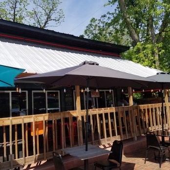 1000° Wood Fired Pizza - outdoor seating available facing the side street - Pizza Near Me - Mt. Summit, Indiana 1000° Wood Fired Pizza - outdoor seating available facing the side street - Pizza Near Me - Mt. Summit, Indiana