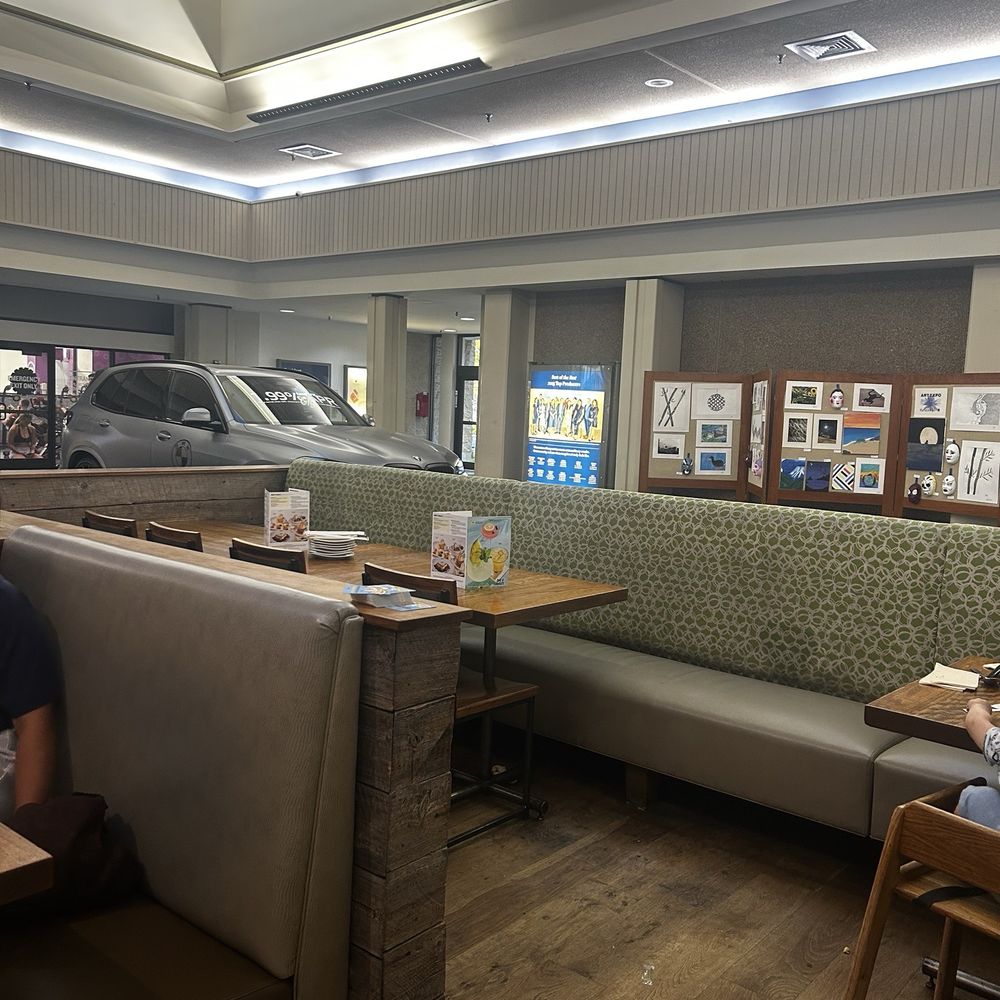 California Pizza Kitchen - The ambience you can enjoy while eating here - a car and some fluorescent lighting. - Pizza Near Me - Honolulu, Hawaii California Pizza Kitchen - The ambience you can enjoy while eating here - a car and some fluorescent lighting. - Pizza Near Me - Honolulu, Hawaii