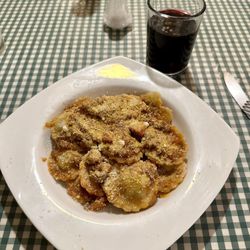 Sabrosa Italia - Meat sauce with homemade spinach ravioli