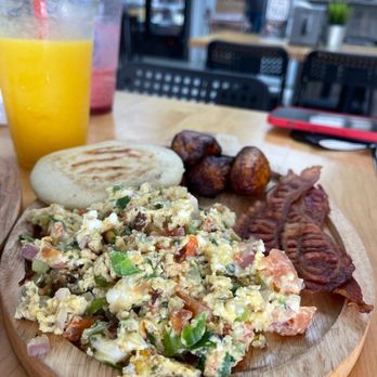 Super Tequeno - Arepa con perico - Venezuelan Near Me - Lutz, Florida