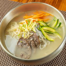 Beef Noodle Soup / 고기 국수 牛肉汤面