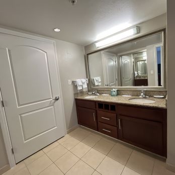 Residence Inn by Marriott Long Beach Downtown - Bathroom - Hotels Near Me - Long Beach, California Residence Inn by Marriott Long Beach Downtown - Bathroom - Hotels Near Me - Long Beach, California