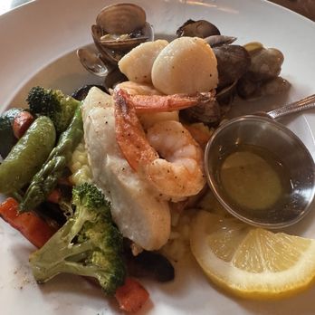 929 Woodfire Grill - Seafood sampler - Steakhouses Near Me - Port Angeles, Washington
