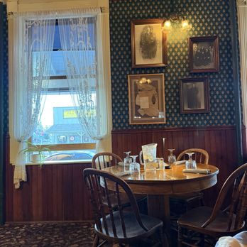 Hotel Wolf - Decor // seating - Hotels Near Me - Saratoga, Wyoming