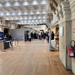 Gare du Nord - Waiting area post border control