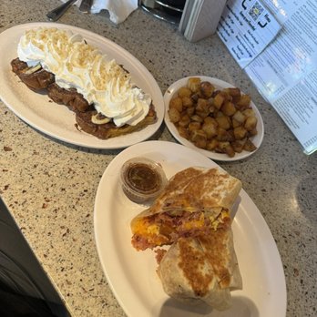 Eggs 'n Things Ko Olina - Breakfast Burrito, Hawaiian Sweet Bread French Toast and breakfast potatoes - American Near Me - Kapolei, Hawaii