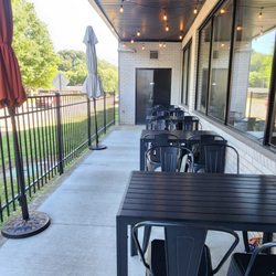 M&J Cafe - Nice outdoor space