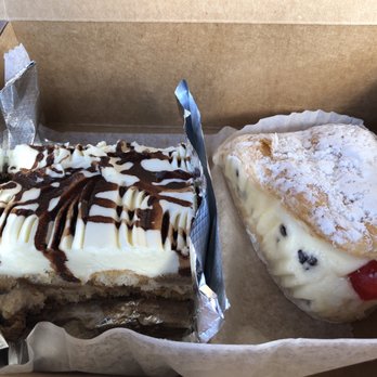 D'amato's Bakery - Bakeries Near Me - Chicago, Illinois