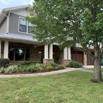 Houston Heights Landscaping - the front of the home - Landscaping Near Me Houston Heights Landscaping - the front of the home - Landscaping Near Me