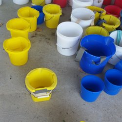 Bush Neck Farm - Buckets for your berry picking provided. Multiple sizes.