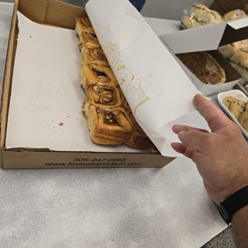Knaus Berry Farm - Cinnamon rolls - Bakeries Near Me - Miami, Florida Knaus Berry Farm - Cinnamon rolls - Bakeries Near Me - Miami, Florida
