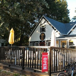 Farmhouse - Restaurant from the street