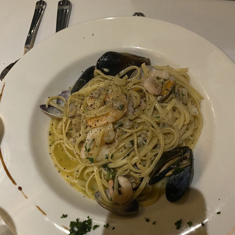 Baci Restaurant - Linguine Del Pescatore - Italian Near Me - Burnaby, British Columbia Baci Restaurant - Linguine Del Pescatore - Italian Near Me - Burnaby, British Columbia