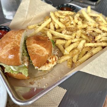 Tipsy Cow Burger Bar - Redmond - Chicken Scratch - Burgers Near Me - Redmond, Washington