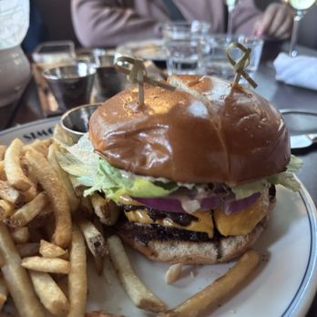 Simonette - Americaine burger (no tomatoes) - French Near Me - Culver City, California