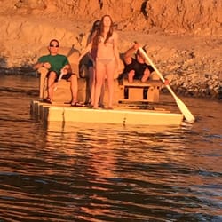 River Lagoon Resort - Badass raft