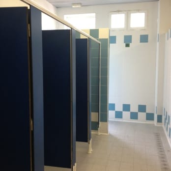 Piscina Parc Oest - Duchas vestuario femenino - Swimming Pools Near Me - Valencia, V