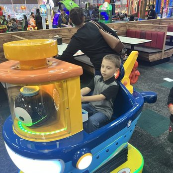 Chuck E. Cheese - Octonaunts game - Pizza Near Me - Hempstead, New York Chuck E. Cheese - Octonaunts game - Pizza Near Me - Hempstead, New York