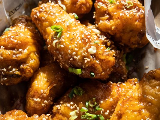 bb.q Chicken Astoria by null
